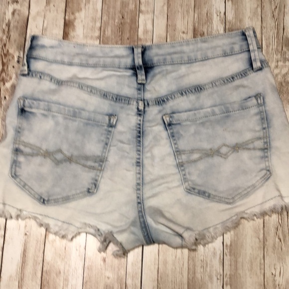 “Mudd” brand, bleach-wash, exposed button-fly, jean shorts -junior size 9 - Picture 2 of 7